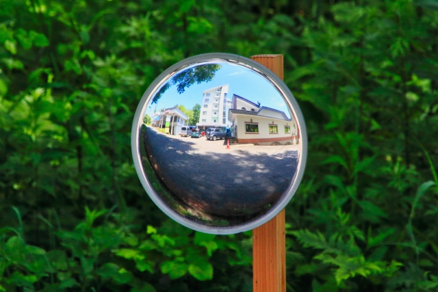 宗像市にお住いの方必見！ガレージミラーの選び方や設置方法を紹介します！