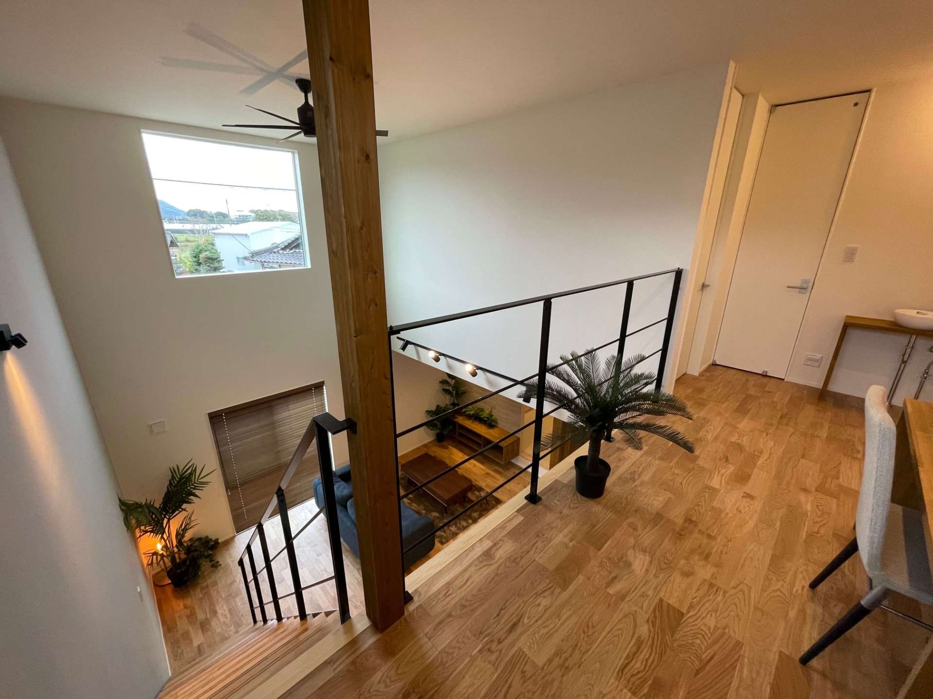 吹抜けと階段ホール