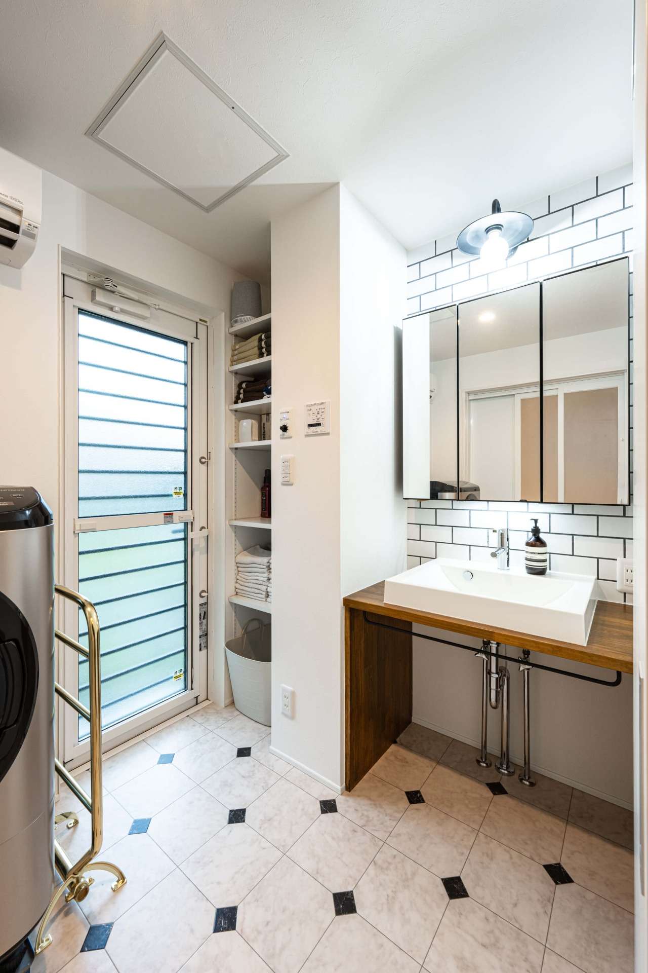 事動線をコンパクトに集約。脱ぐ・洗う・干す・畳むをスムーズに行える「家事ラク」な設計。