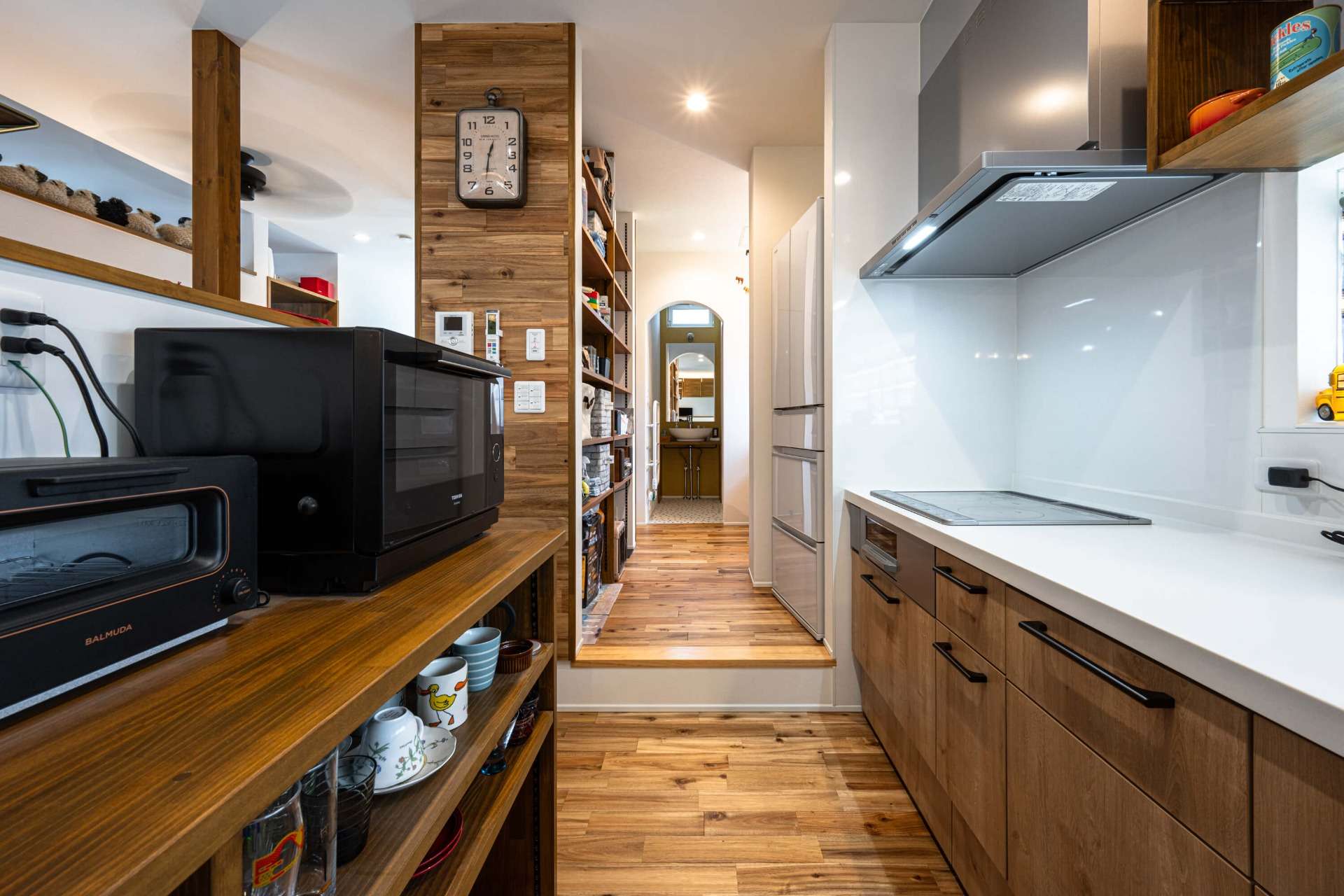 意匠性と機能性を兼ね備えた収納スペース。生活感を隠しつつ、使いやすさも追求しました。