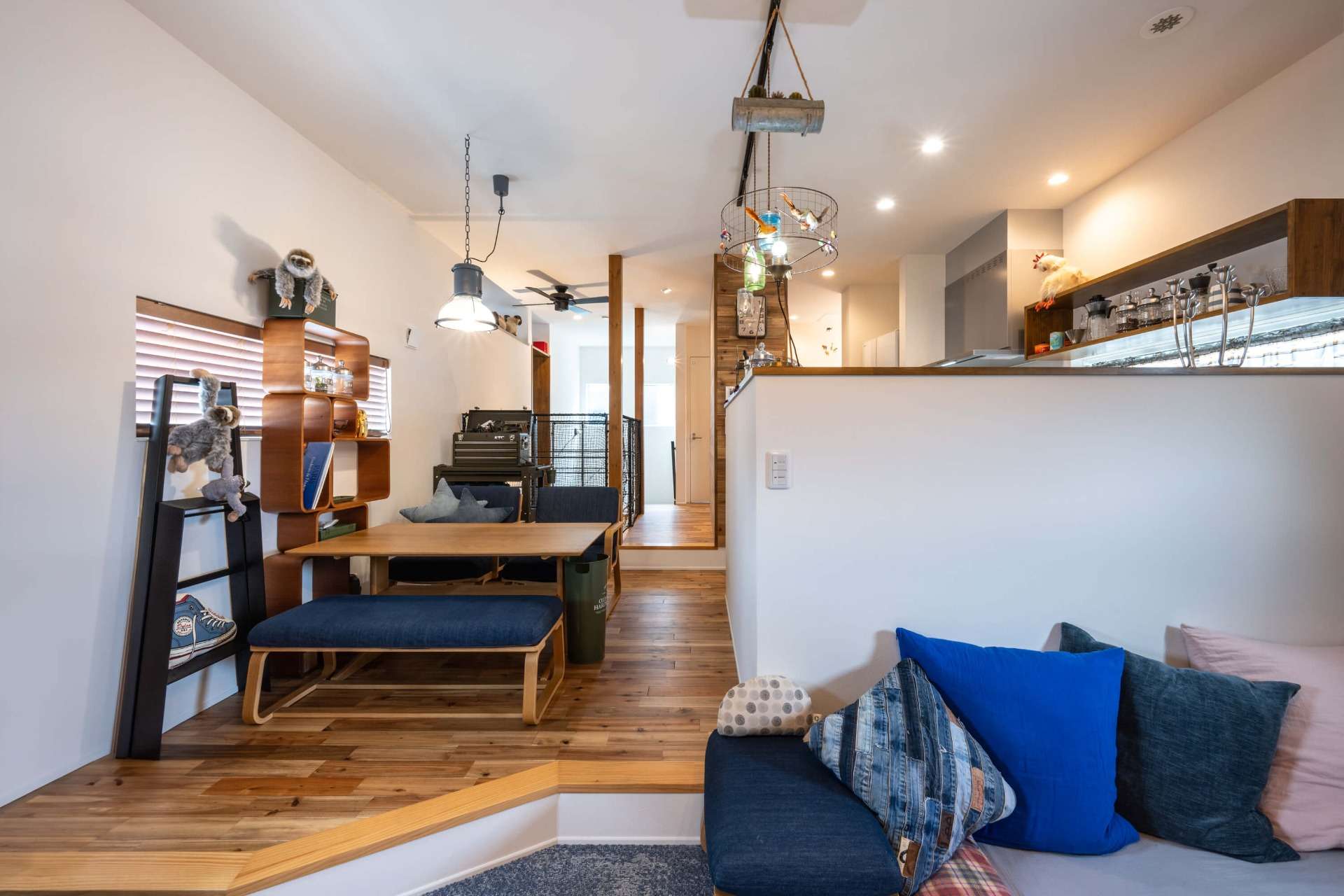 段差を設けることで空間に動きが生まれるリビング