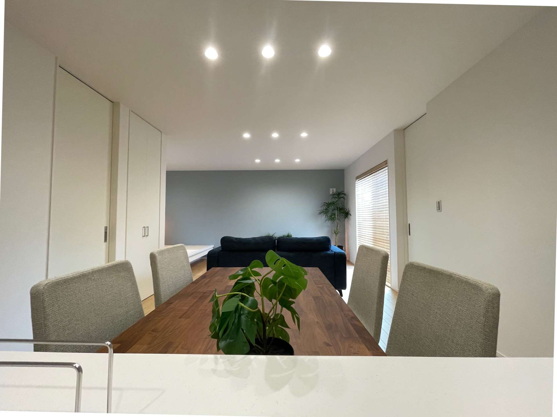 お料理をしながらリビング全体が見渡せる設計。家族の会話が自然と弾む、対面キッチンです。