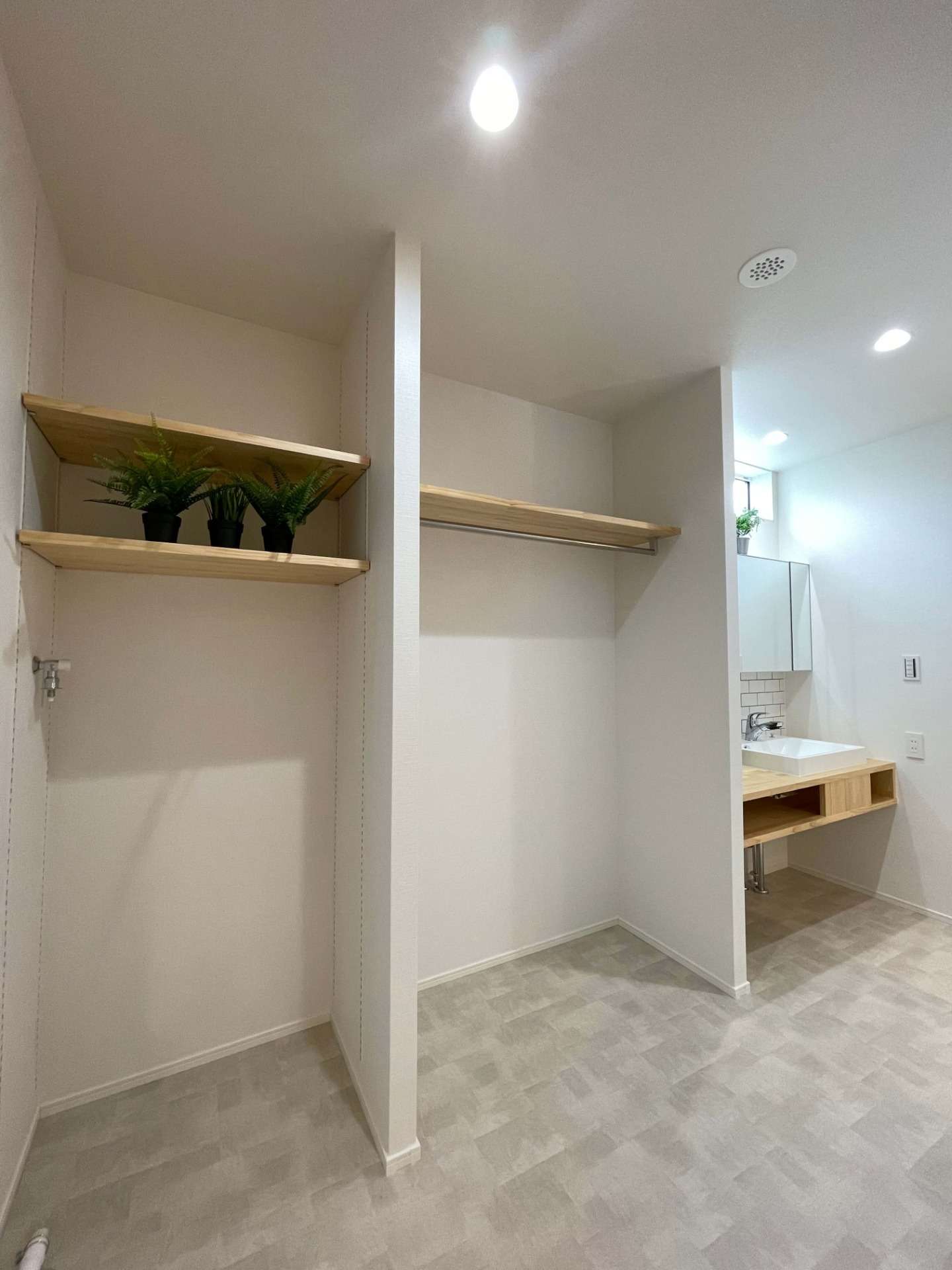 ランドリースペースに設けた収納で家事動線にも優れています