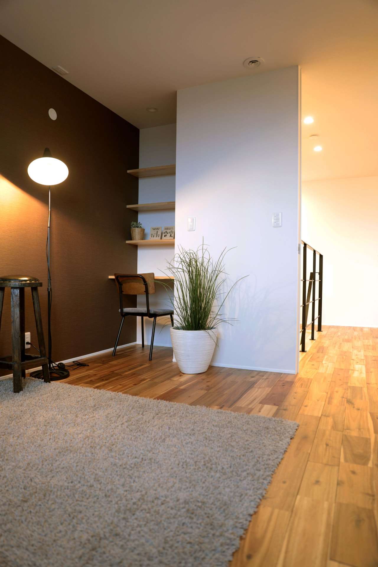 壁面収納を設けた洋室