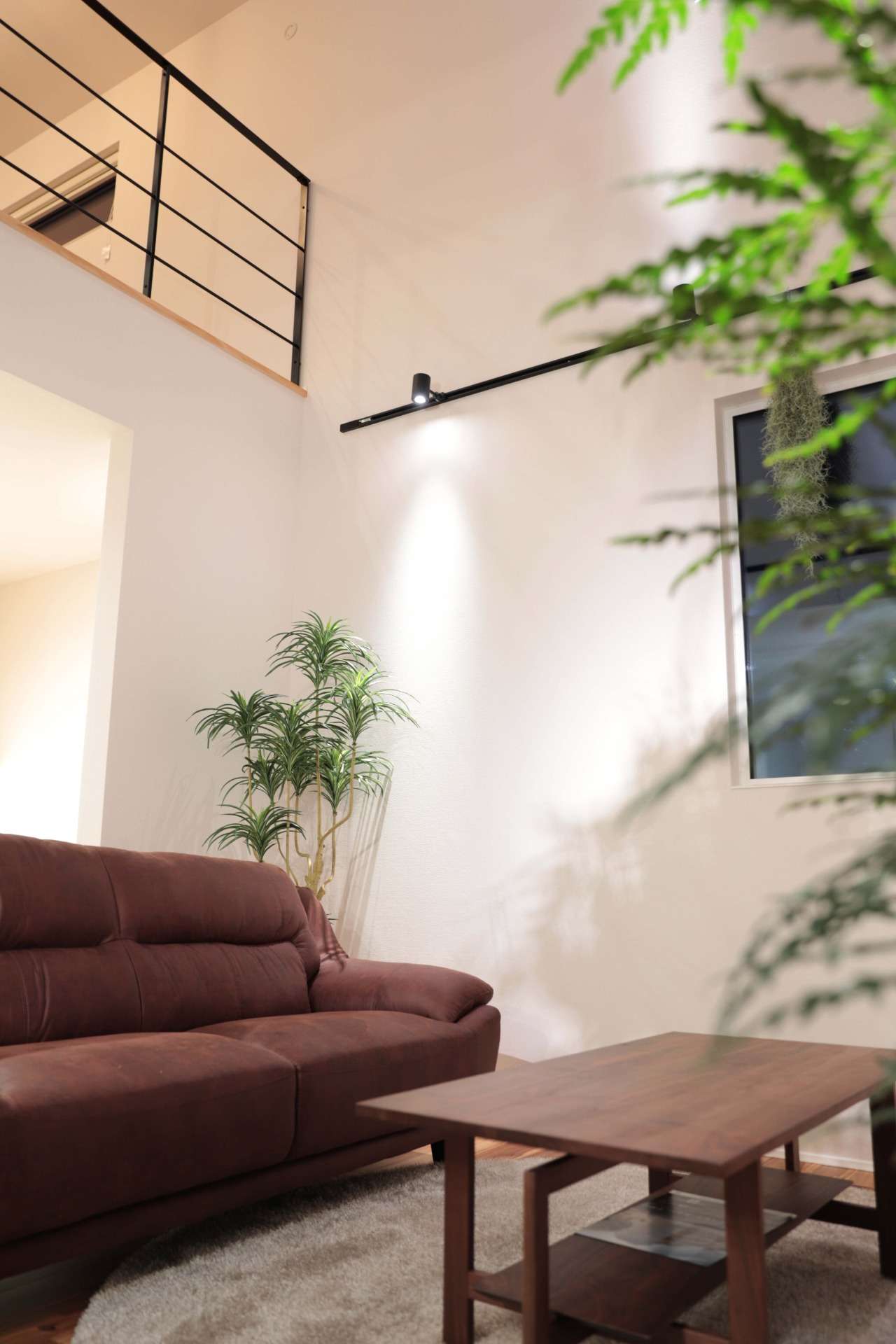 1階と2階が繋がる設計。どこにいても家族の気配を感じられる、温かな距離感が魅力です。