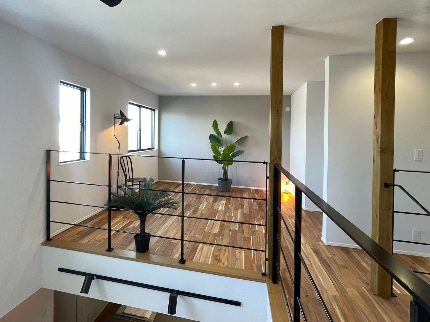 吹き抜け横の多目的な空間、将来的には個室にすることもできる