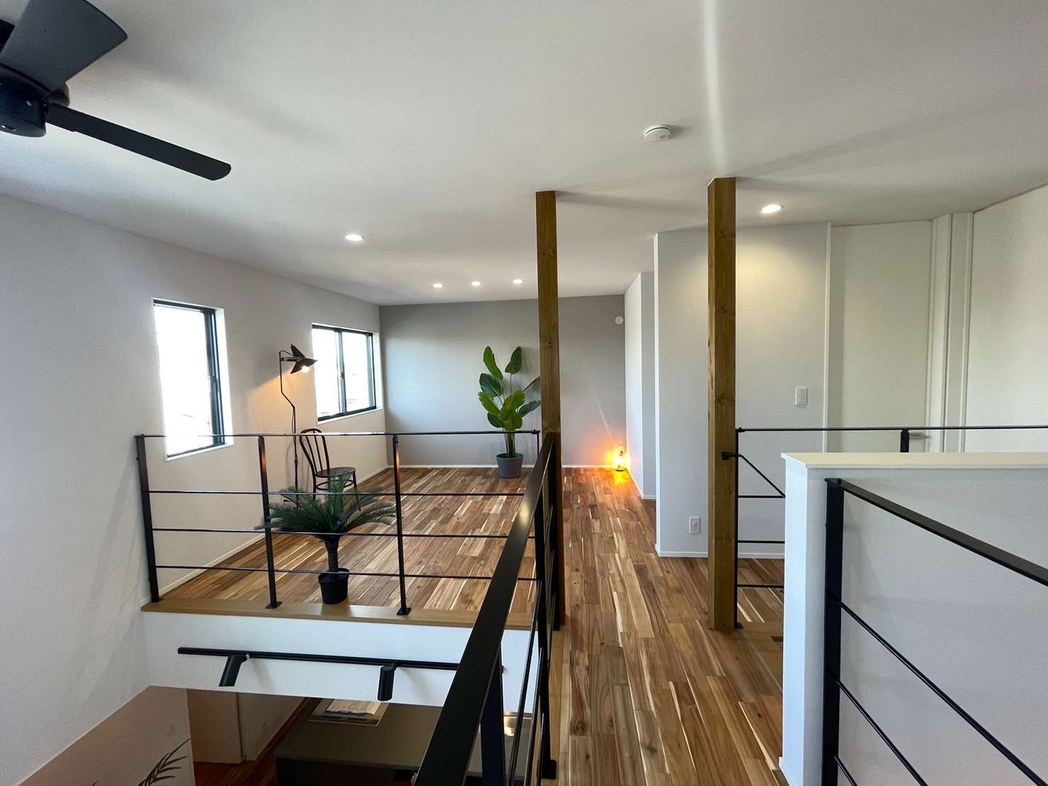 吹き抜けと繋がる開放的な空間