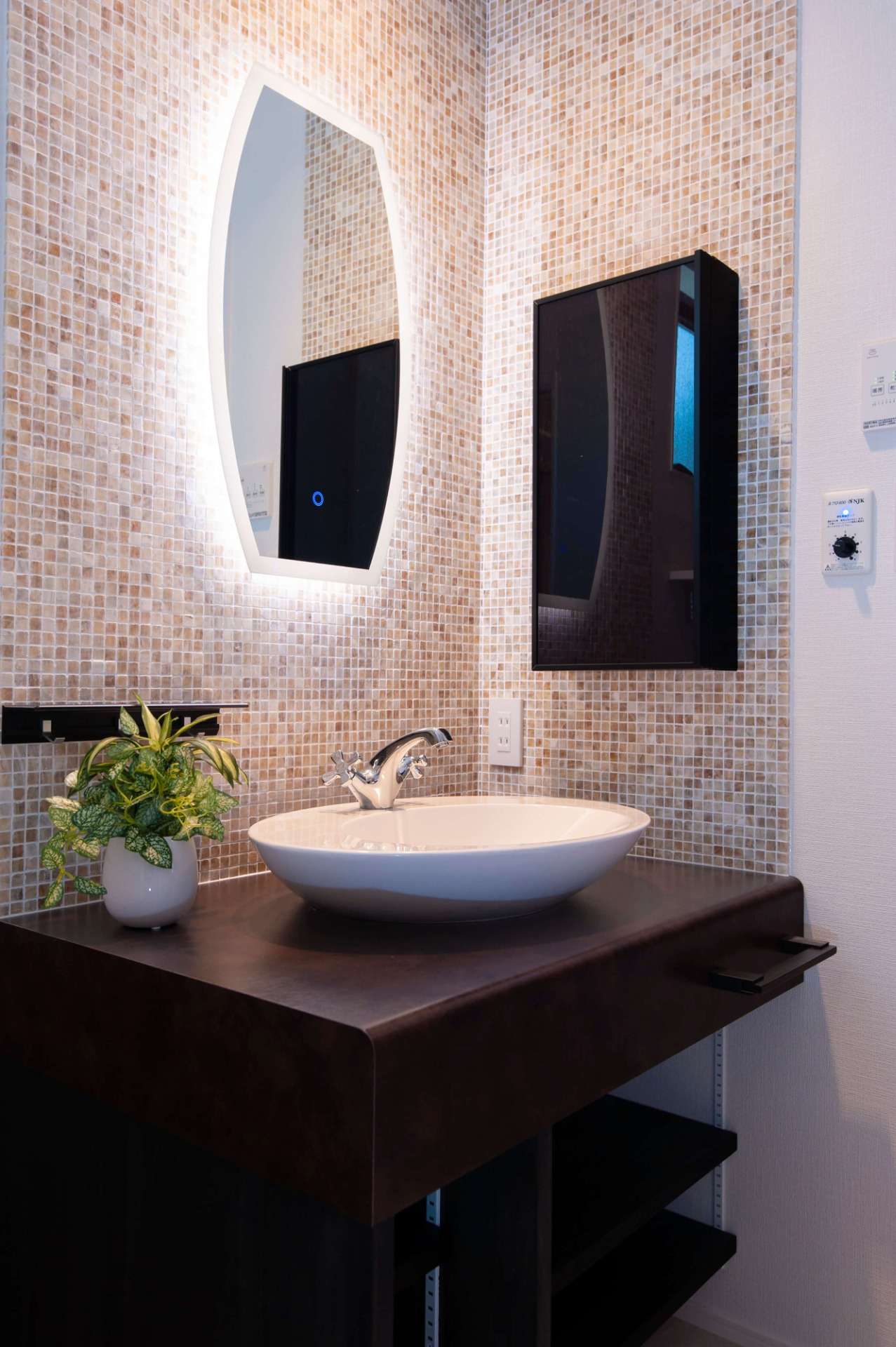 タイルが美しい洗面台