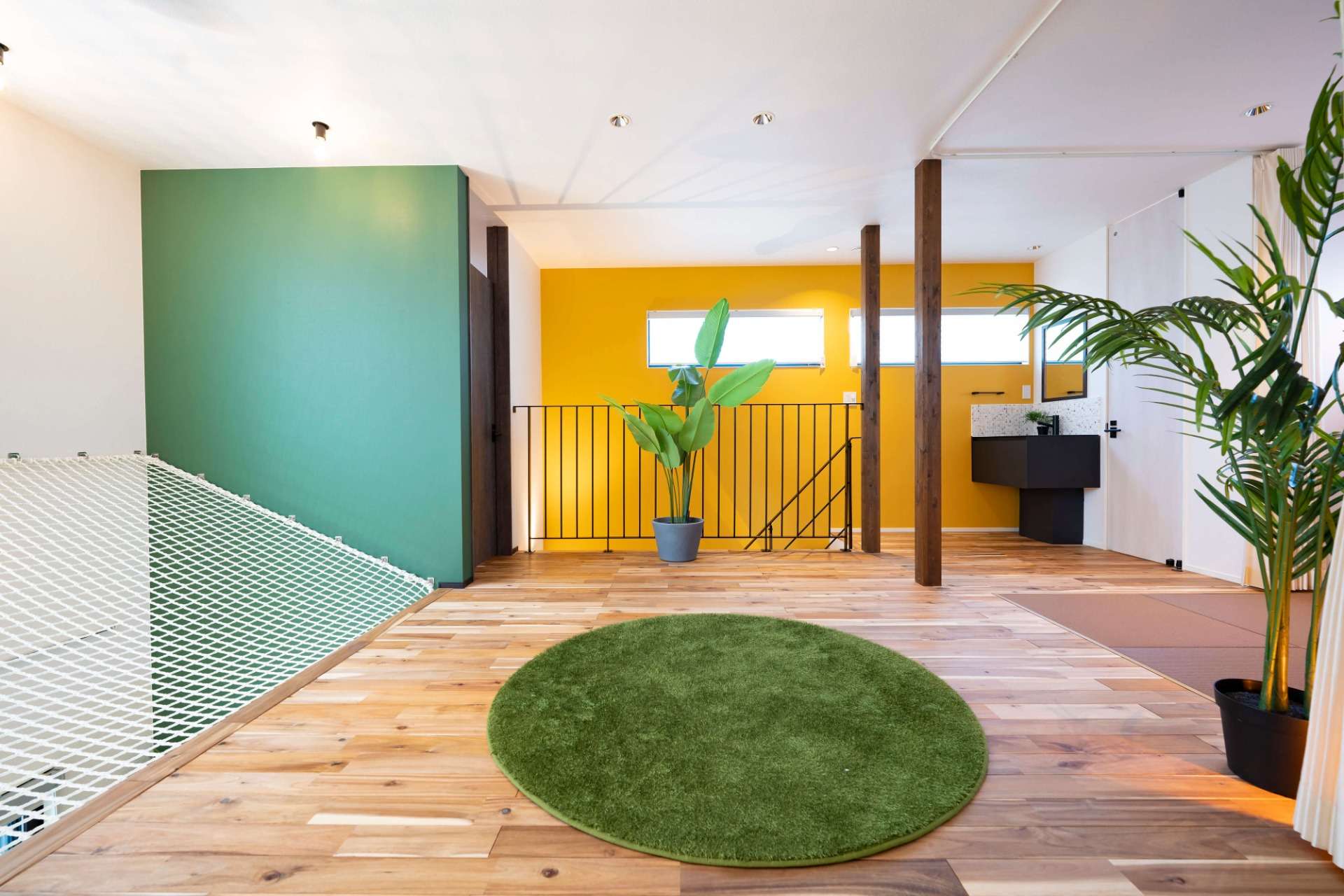 壁紙が印象的な空間