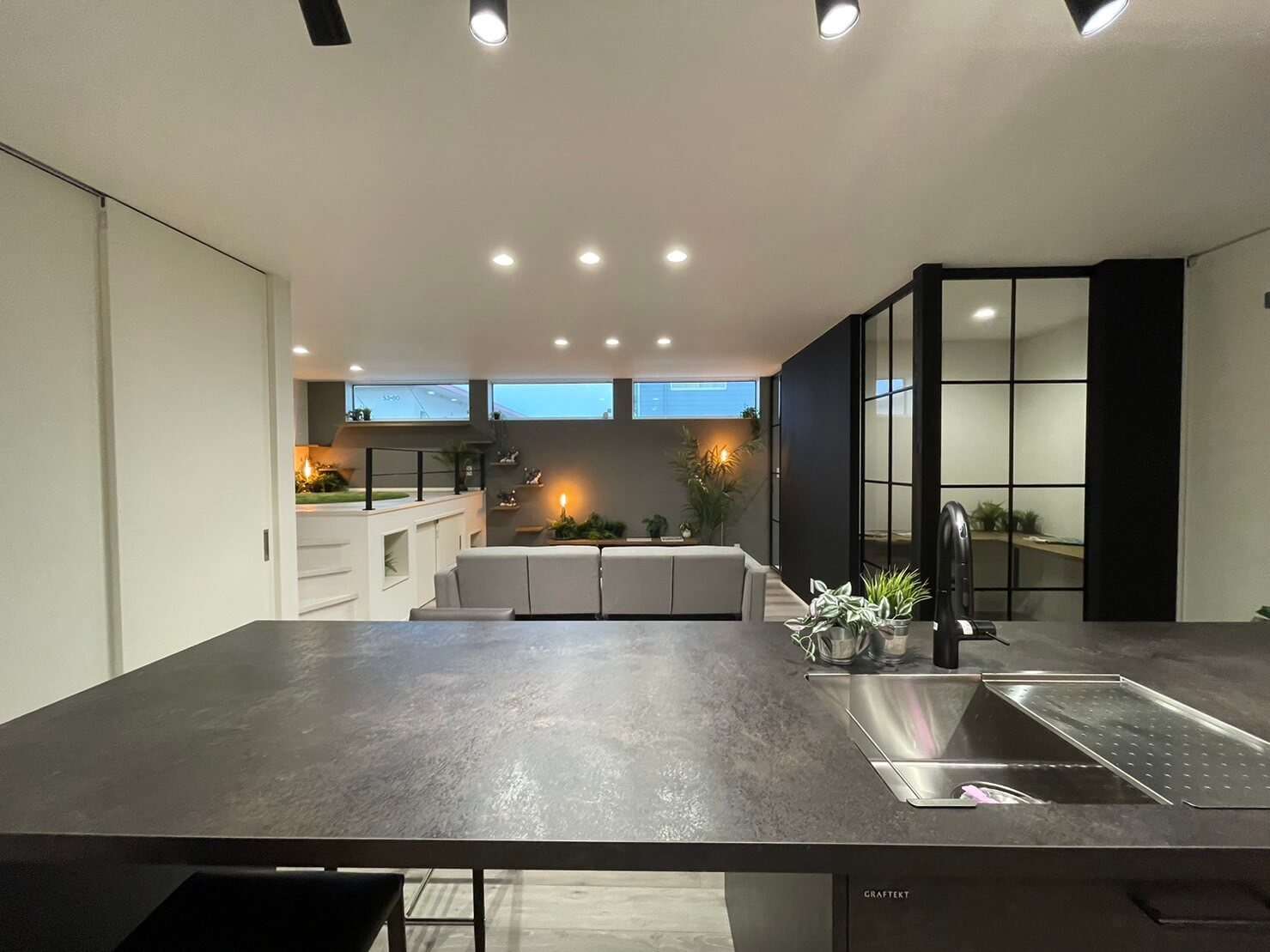 キッチンと繋がるダイニングテーブルで家事を楽に