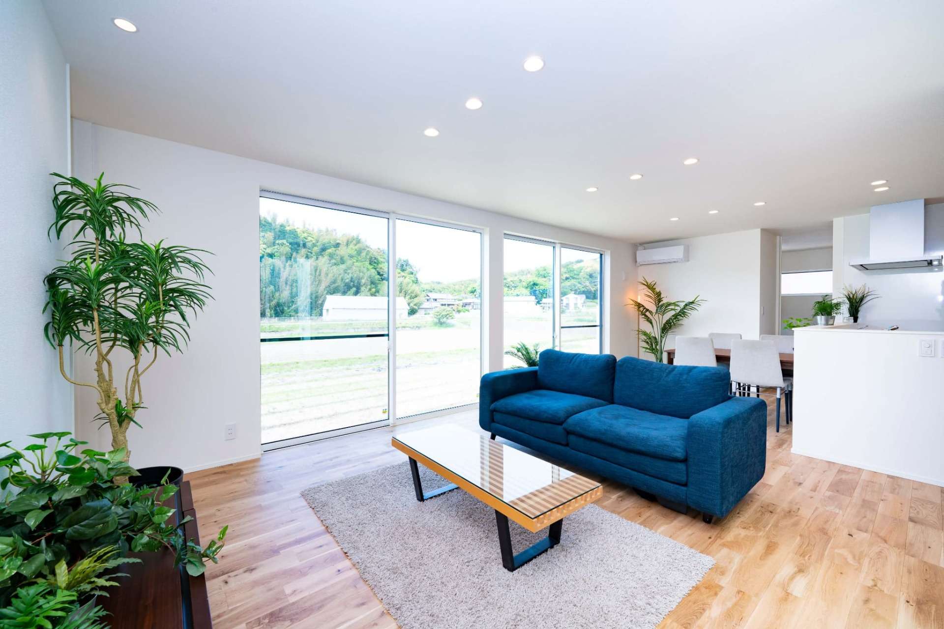 大きな窓のあるリビング