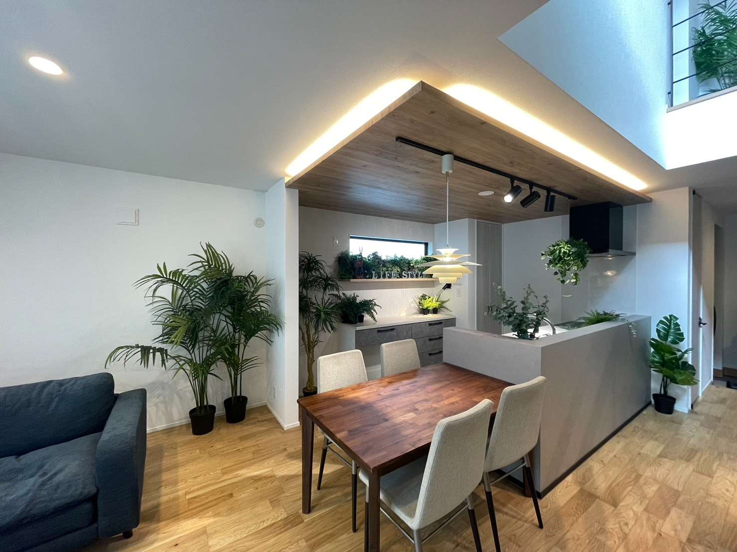 照明が印象的なキッチン