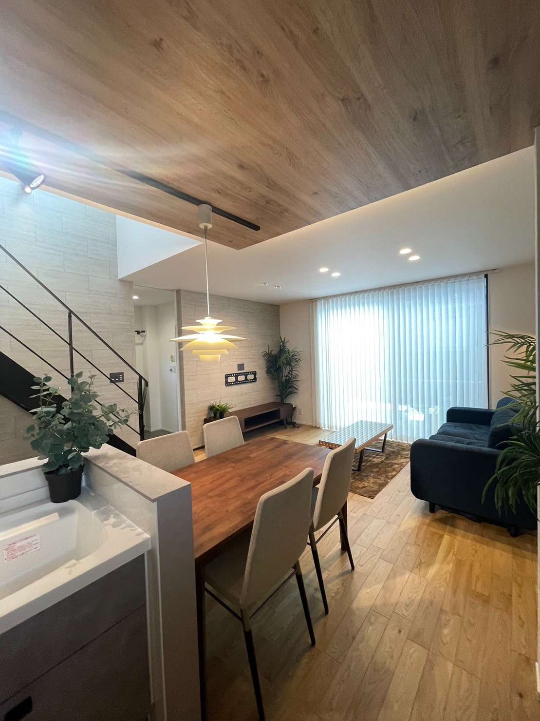 キッチンと横並びのダイニング