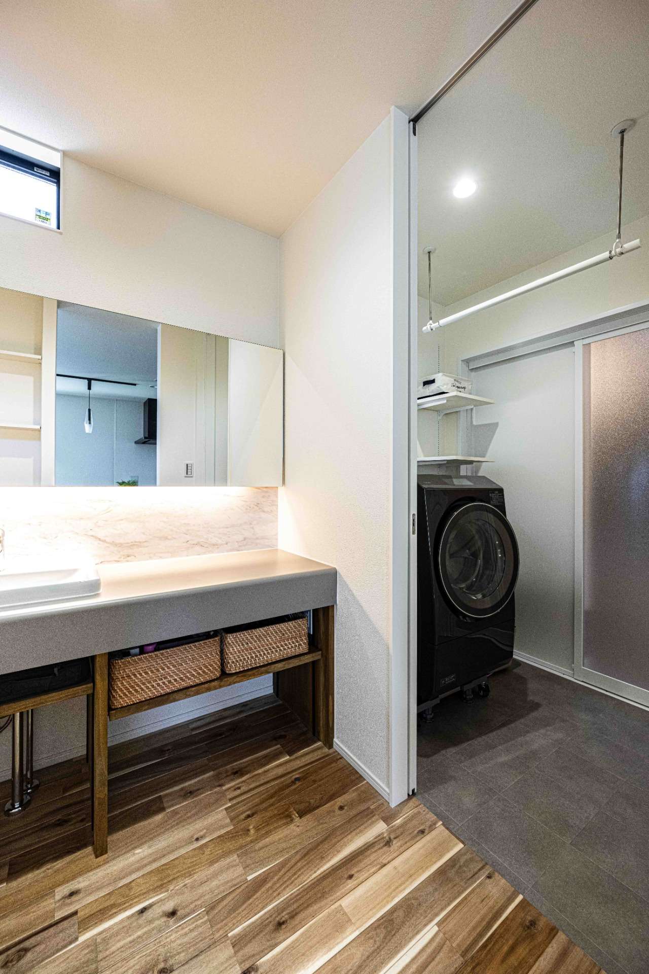 洗面台とランドリールーム