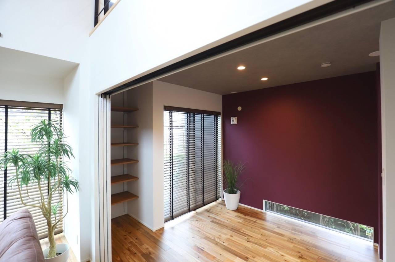 リビングと繋がる洋室、来客時には個室にすることも