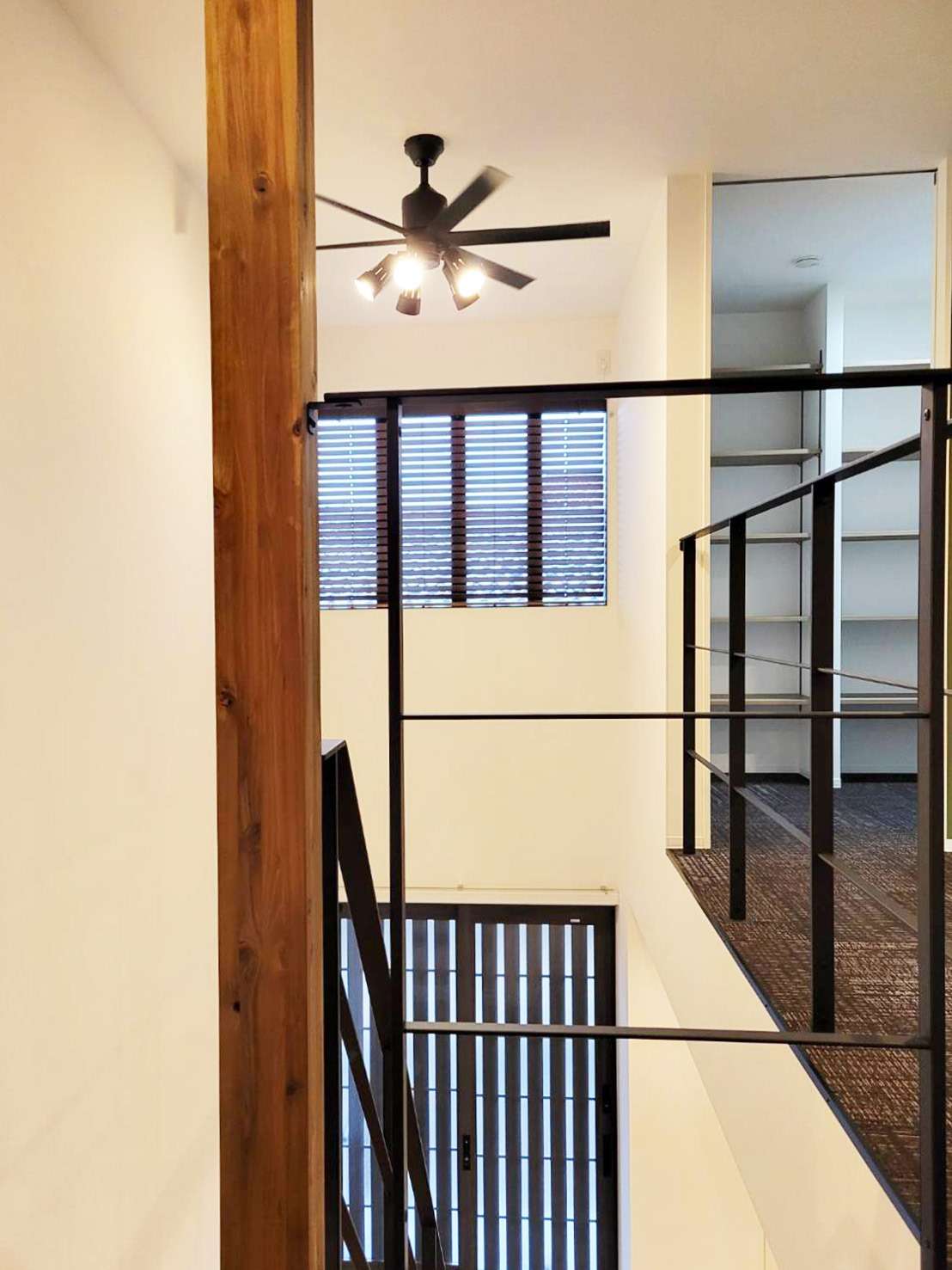 【福岡県古賀市】吹き抜けに設けたファン付き照明