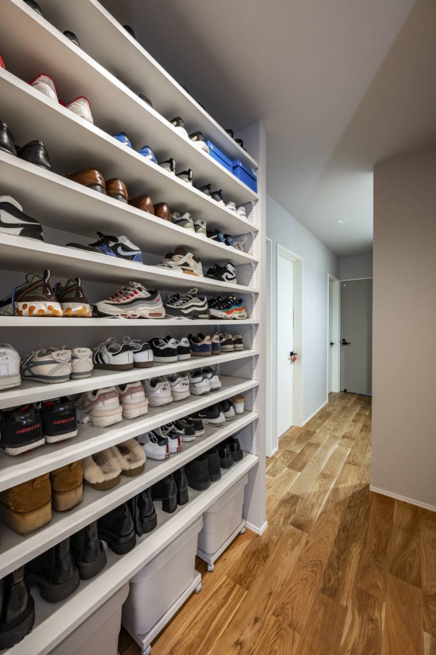 古賀市 宗像市で建てる家事動線：一級建築士が設計した大容量の土間収納付きシューズクローク実例