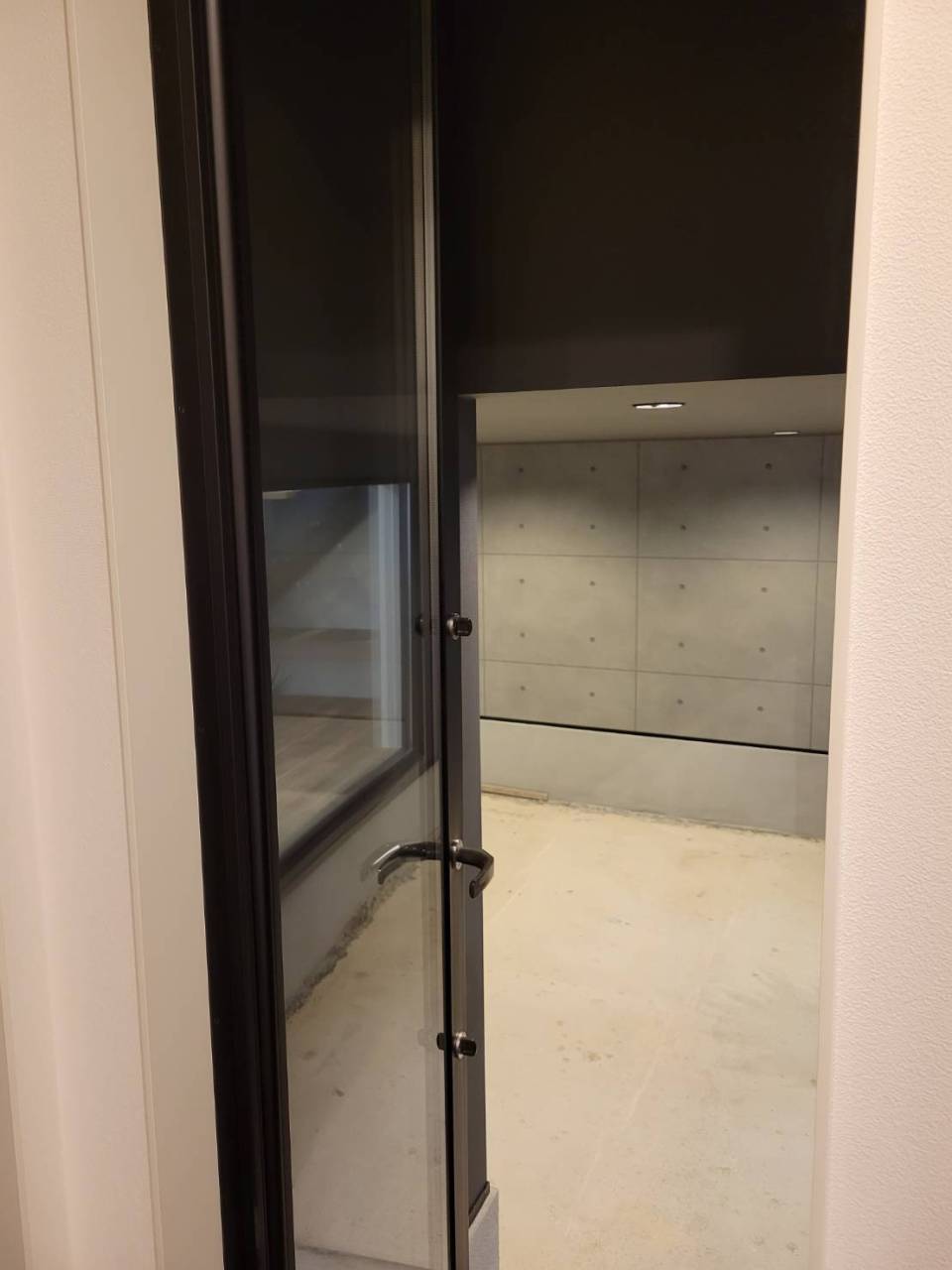 【福岡県福津市】ガレージからリビングへとドア　雨の日でも濡れずに出入りできます