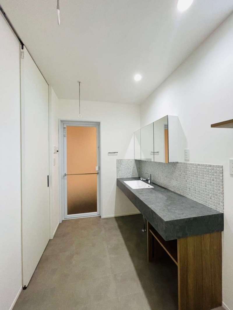 並んで身支度が出来る洗面カウンター