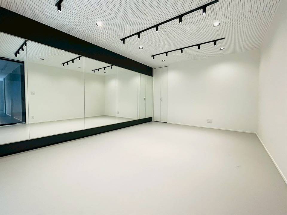 ダンスホール、将来的にシアタールームにも